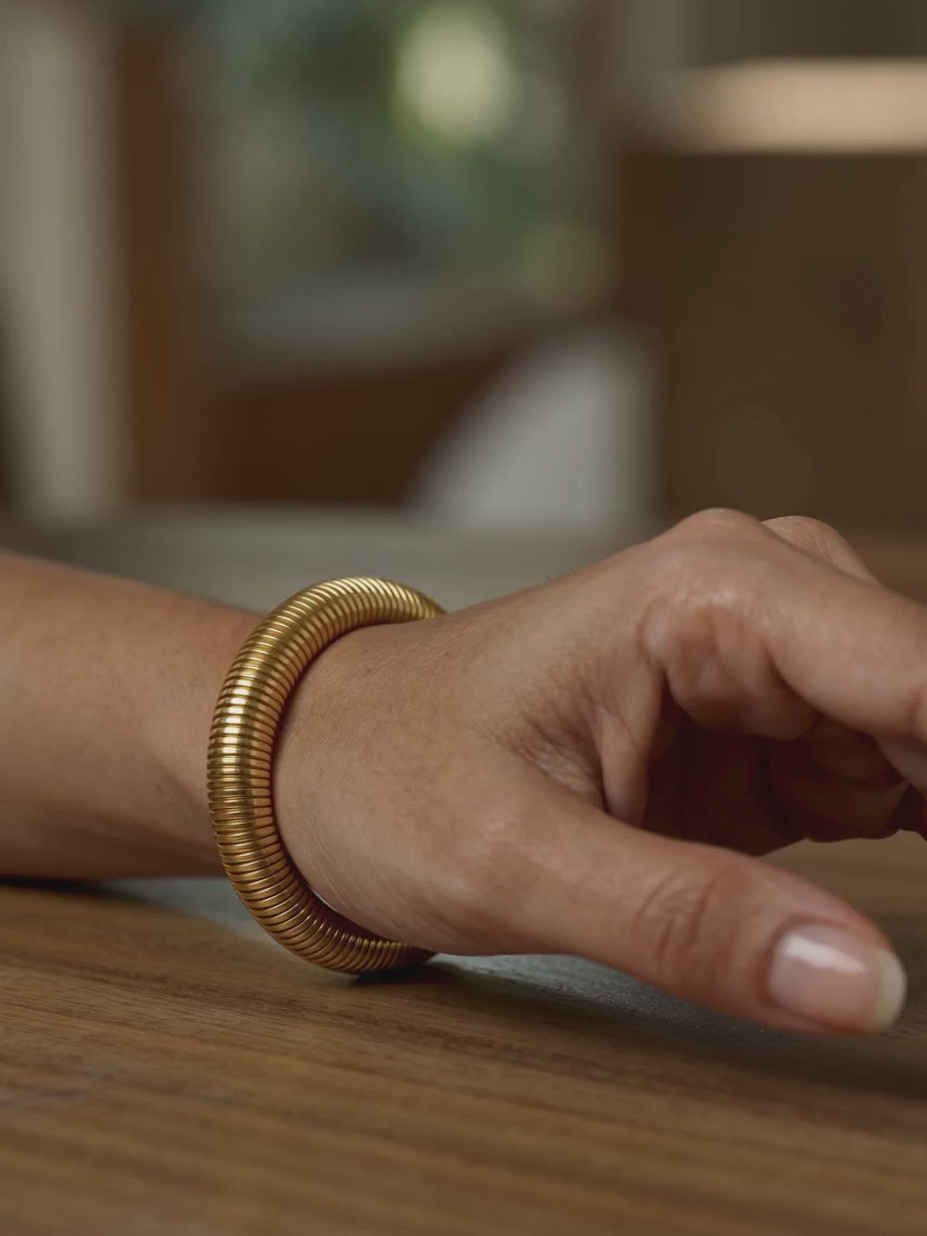 OnnMe by GIVA Smooth Talk Gold Plated Bangle (Size 5.5)