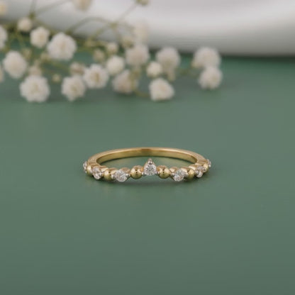 Gold Crownia Lab Grown Diamond Ring