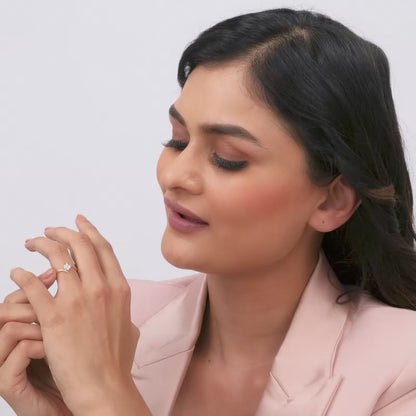 Gold Splendid Embrace Diamond Ring