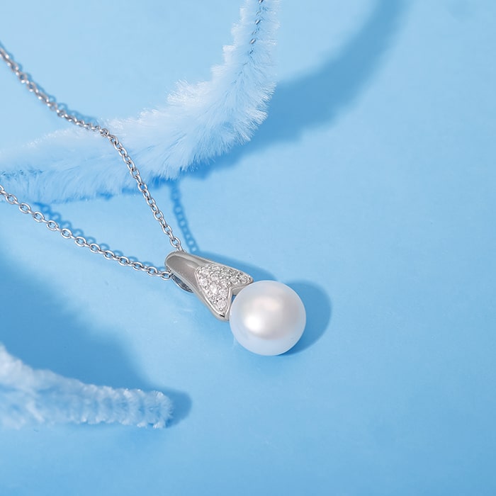 Silver Fin Pearl Pendant with Link Chain