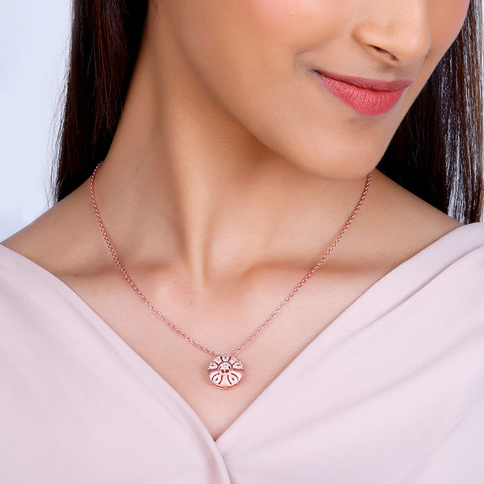 Rose Gold Vinca Pendant with Link Chain