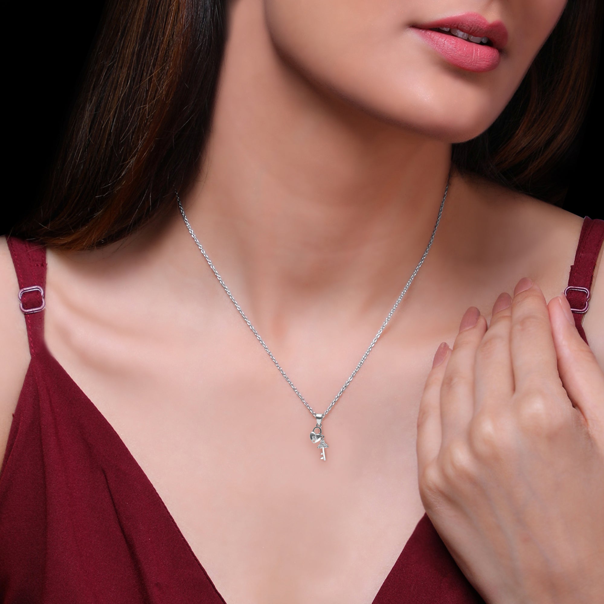 White seashell heart lock necklace – murmurerjewellery